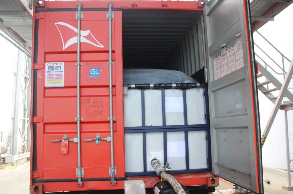 flexitank-in-truck-being-filled-0001